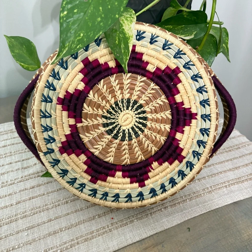Chumil Handwoven Guatemalan Fair trade Multicolor Star Basket Tray 9” like new